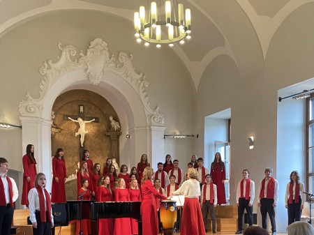 Na Gymnasia cantant 2024 pěvecký sbor SONG zlatý!