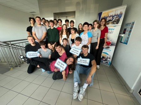 Maturanti pomáhají: Studenti čtvrtých ročníků darovali krev ve vsetínské nemocnici.